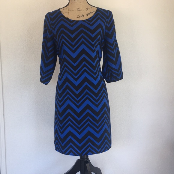 Iz Byer Dresses & Skirts - iZ Byer blue and black chevron dress size large